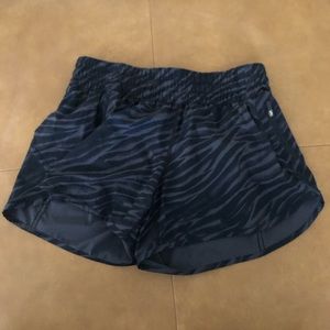 Lululemon Tracker Short 4” high rise size 8